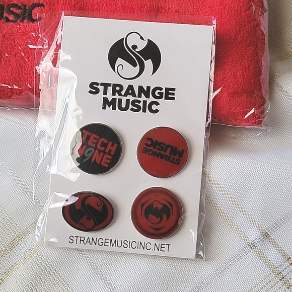 Strange Music Face Towel & Pin Set - Picture 2 of 6